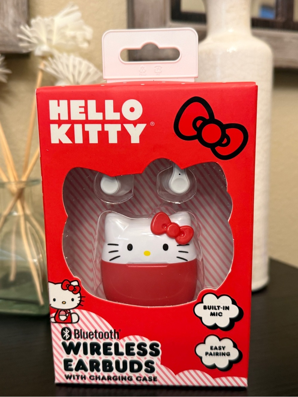 Hello Kitty Red and White Bluetooth Earbuds with Character Charging Case New!